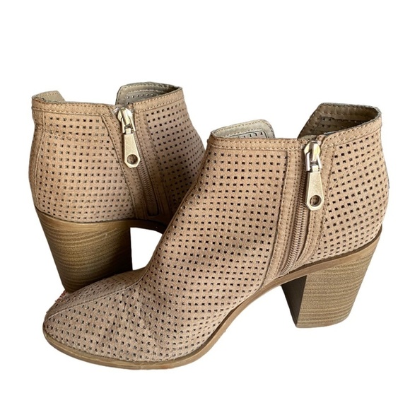 DV by Dolce vita booties size 8.5 taupe wood heel meshlike 3 in heel - Picture 4 of 9